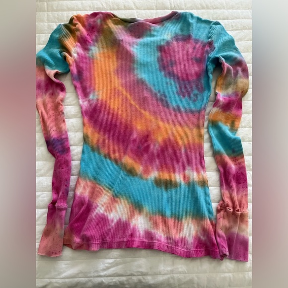Colorful Tie-Dye Long Sleeve Top - Picture 4 of 4